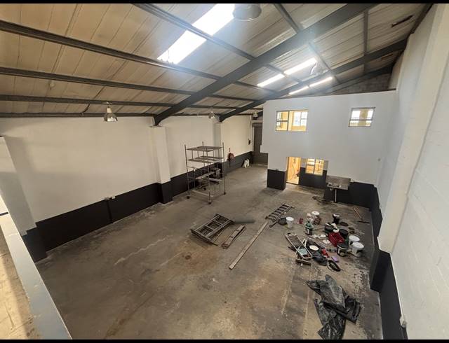 275M² WAREHOUSE TO LET IN STRAND INDUSTRIA